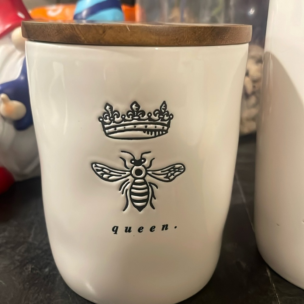 Queen Bee RaeDunn canister.